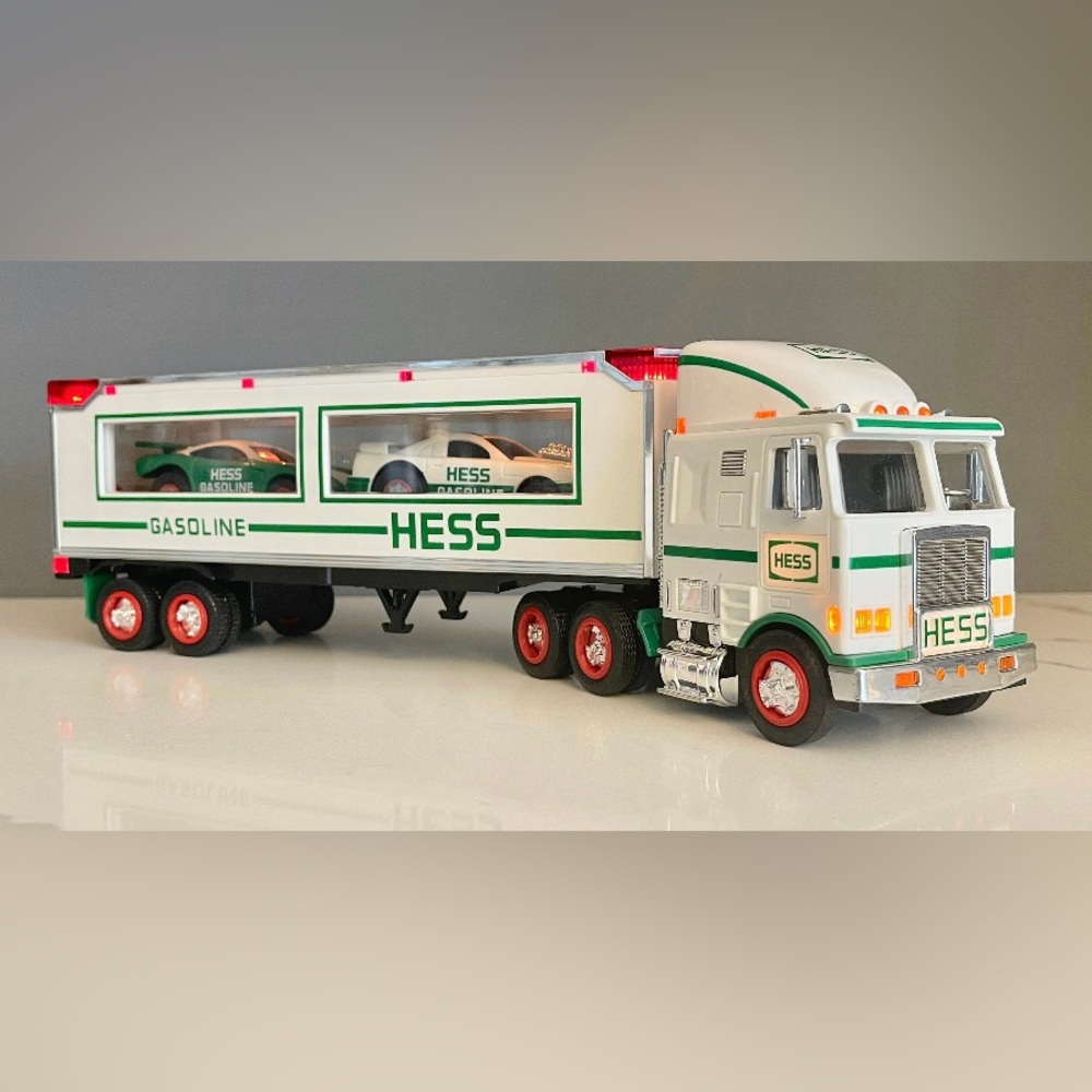 1997 Hess Truck & Racers – Brand New in Box NIB – Lights Vintage Collectible